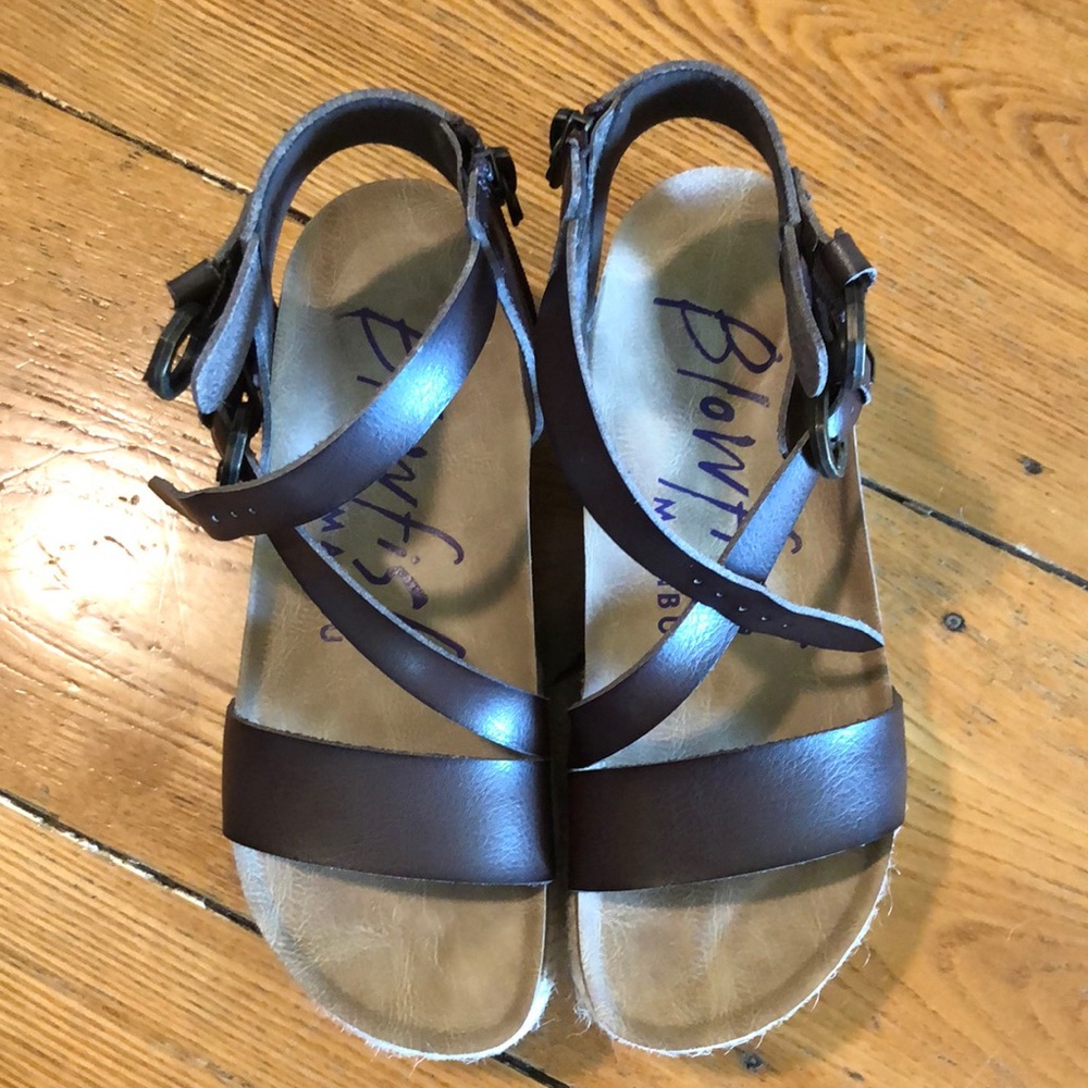 Blowfish size 6 platform sandals
